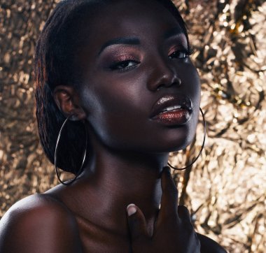 Genç Afrika portresi modeli Studio güzel bir makyaj ile