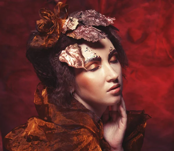Κοντινό πλάνο πορτρέτο redhair γυναίκα με φωτεινά κάνουν δημιουργική — Φωτογραφία Αρχείου