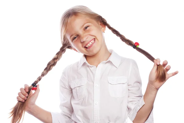 可爱的金发女孩与辫子微笑孤立的白色背景 — 图库照片