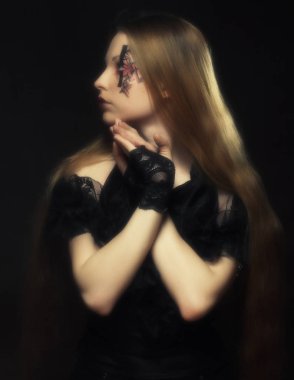 Yaratıcı yüz-sanat olan kadın