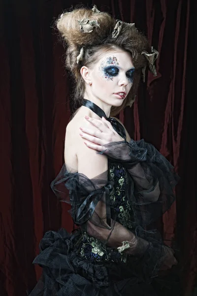 Frau mit kreativem Make-up. Halloween-Thema. — Stockfoto
