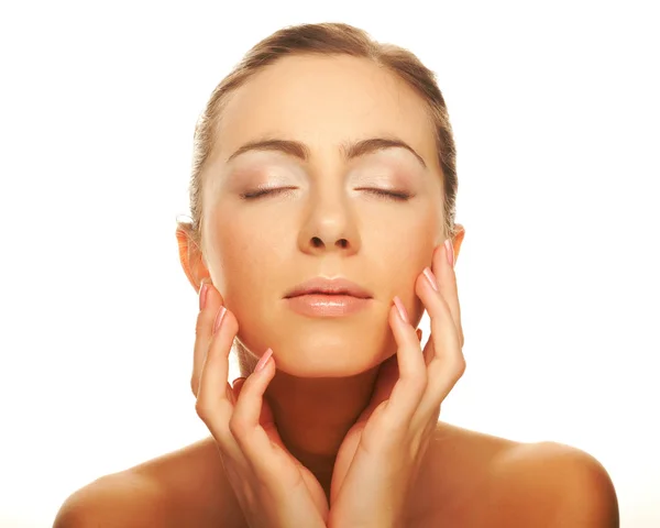 Mooie gezondheid vrouw gezicht met schone zuivere huid — Stockfoto