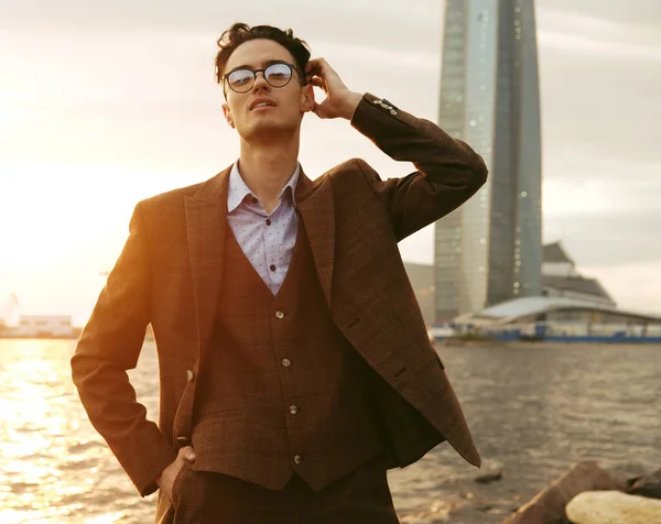 Portrait of an handsome businessman near sea — Stock Photo, Image