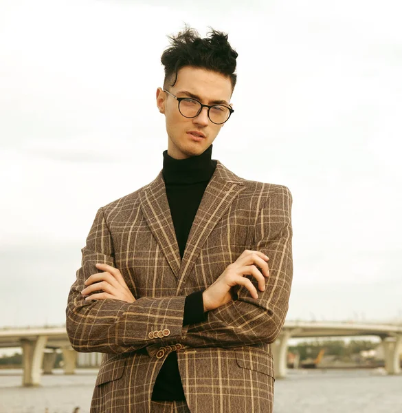 Portrait of an handsome businessman near sea — Stock Photo, Image