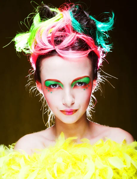 Brunette meisje met creatieve gezicht — Stockfoto