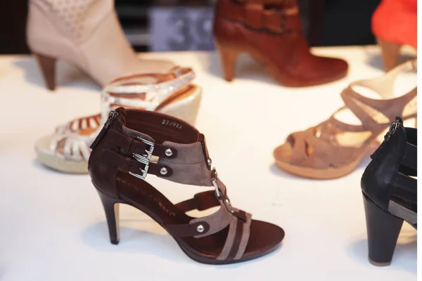 Schuhe im Geschäft, Nahaufnahme Bild — Stockfoto