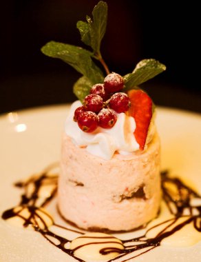 Böğürtlenli tatlı