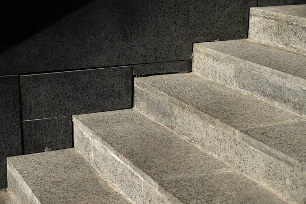 Treppe neben modernem Business Center, Erfolgskonzept — Stockfoto