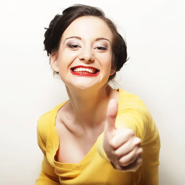 Stile di vita, persone e concetto emotivo: Happy Woman Showing Thu — Foto Stock