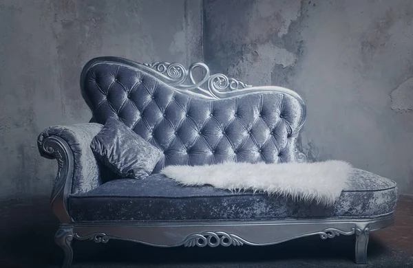 Роскошный барочный диван — стоковое фото