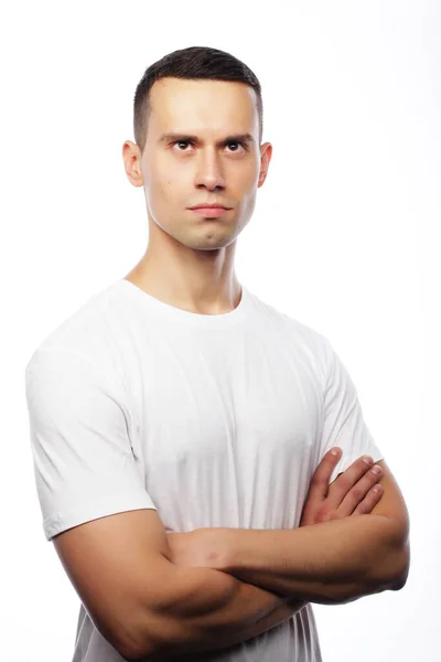 Estilo de vida y el concepto de la gente: hombre guapo con camiseta blanca —  Fotos de Stock