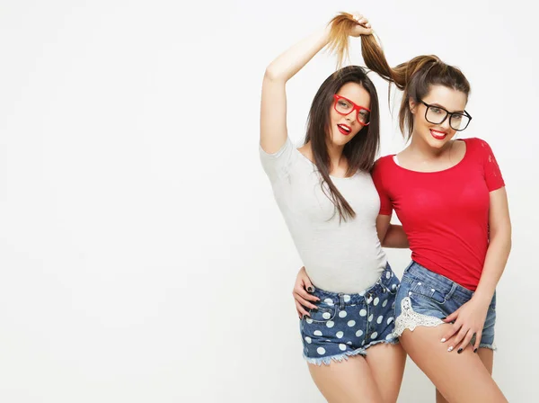 Two young girl friends standing together and having fun. — Stock Photo, Image