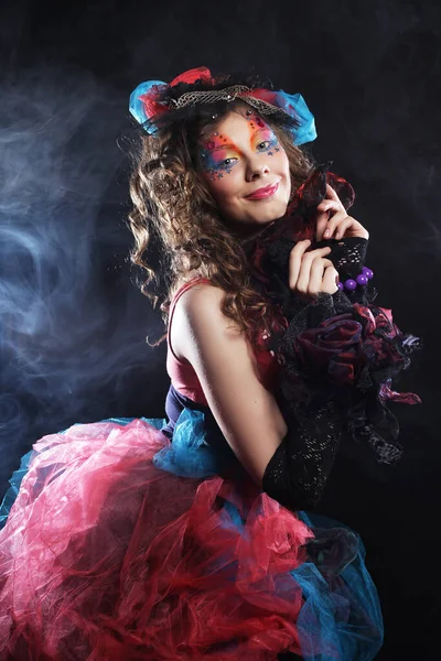 Retrato de jovem com maquiagem criativa em estilo boneca — Fotografia de Stock