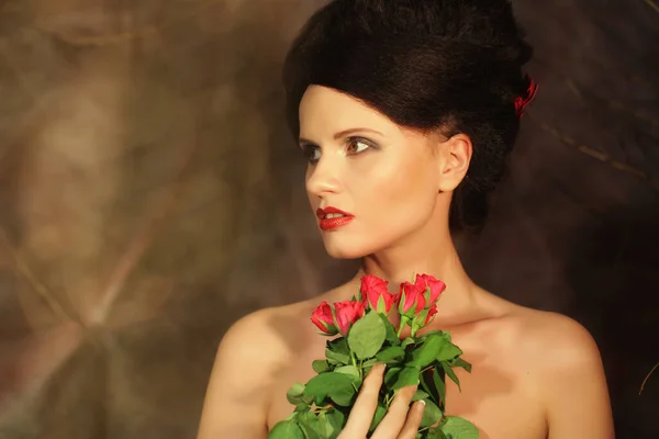 Beautiful Woman With Red Roses. — Stock Photo, Image