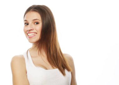 Yaşam tarzı ve insan konsepti: Genç, sevimli, gülen kız