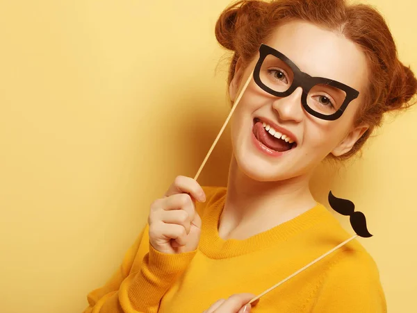 Lifestyle and people concept: Happy girl wearing fake mustaches — Stock Photo, Image