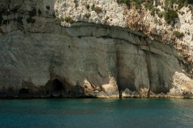 Zakynthos adasındaki mavi mağaralar, Yunanistan, yaz, seyahat konsepti