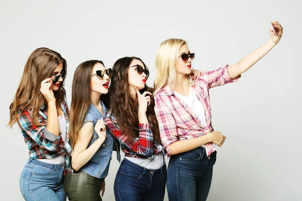 Four happy teenage girls with smartphone taking selfie — Stock Photo, Image