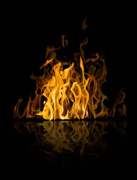 Gelbe Flammen Isoliert Auf Schwarzem Hintergrund — Stockfoto