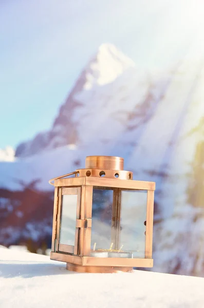 Jedna Lucerna ve sněhu — Stock fotografie