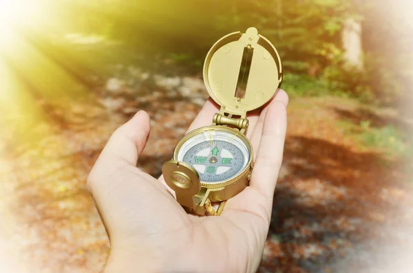 Male hand holding compass on nature — Stock Photo, Image
