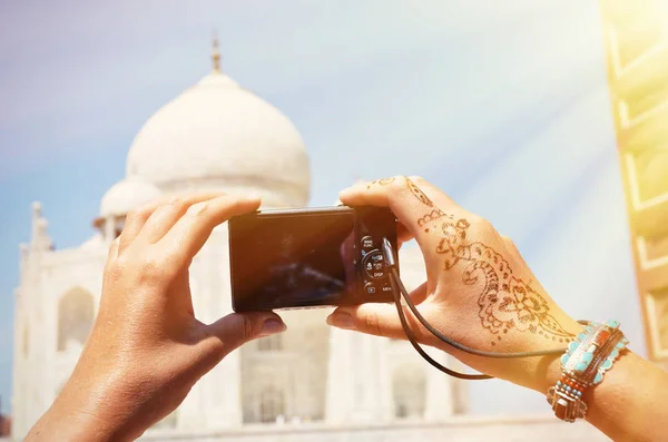 Osoby pořizování fotografie Taj Mahal — Stock fotografie