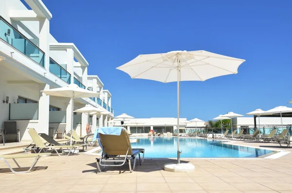 Güzel açık havuzu 