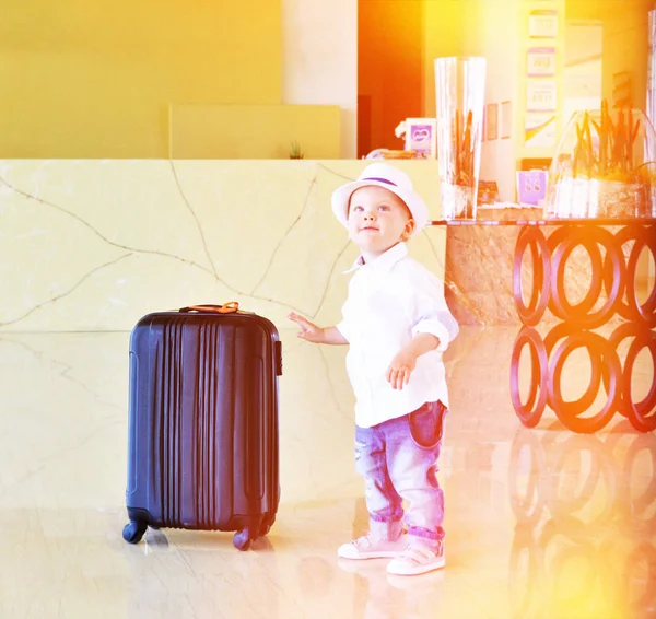 sevimli küçük çocuk Gezgin 