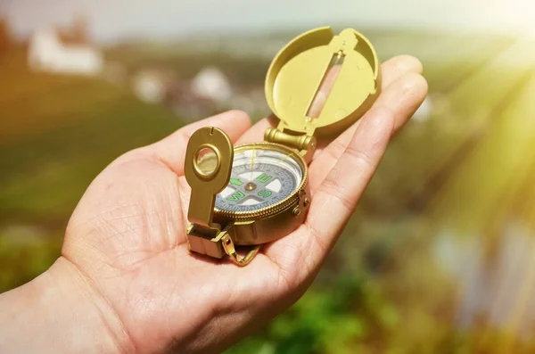 Male hand holding compass — Stock Photo, Image