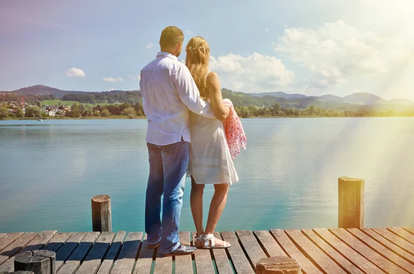 Couple on the wooden jetty — Stock Photo, Image