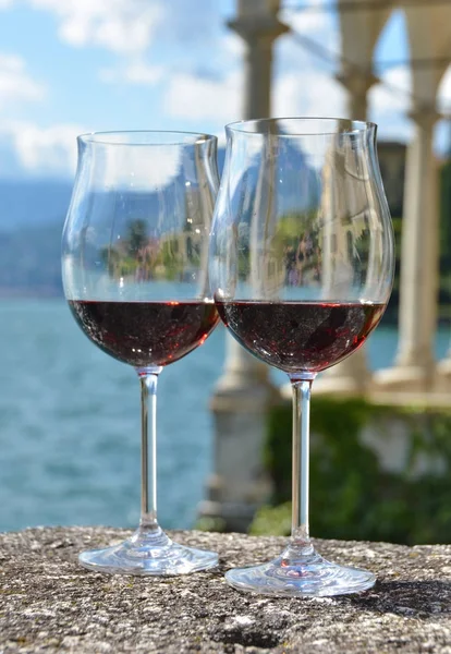 Dois Copos Vinho Varenna Cidade Lago Como Itália — Fotografia de Stock