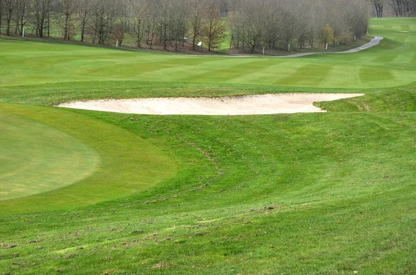 Golfbaan Met Een Rijke Groene Grasmat Prachtig Landschap — Stockfoto