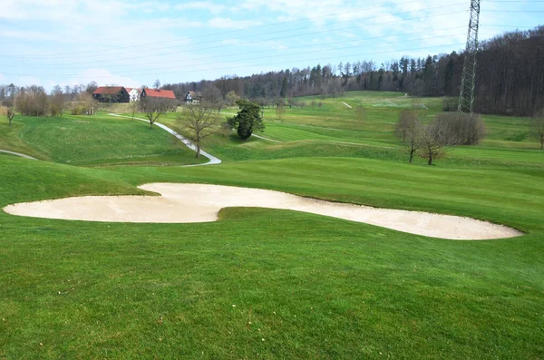 Zengin Yeşil Çimenlikli Golf Sahası Güzel Manzara — Stok fotoğraf