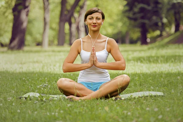 Relaxed woman listening music smiling. — Stock Photo, Image