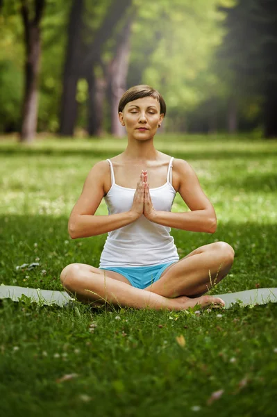 Kadın Yoga - doğada rahatla