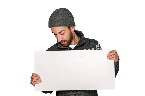 Человек с белой доской в теплой одежде, пространство для копирования . — стоковое фото