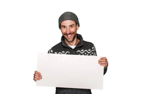暖かい服をコピー領域のホワイト ボードを持つ男. — ストック写真