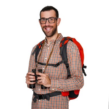 Beyaz arka plan üzerinde izole backpacker adam 