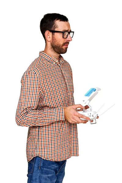 Uomo in possesso di drone controler, isolato su sfondo bianco . — Foto Stock