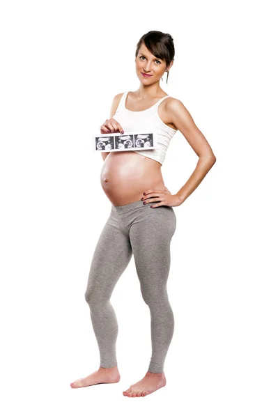 Έγκυος γυναίκα περιμένει νεογέννητο και κρατώντας το υπερηχογράφημα — Φωτογραφία Αρχείου