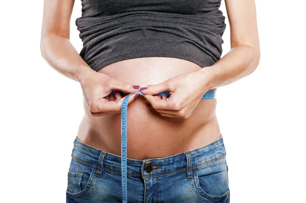 Mujer embarazada midiendo vientre, parte del cuerpo, cuidado de niños, barriga si — Foto de Stock