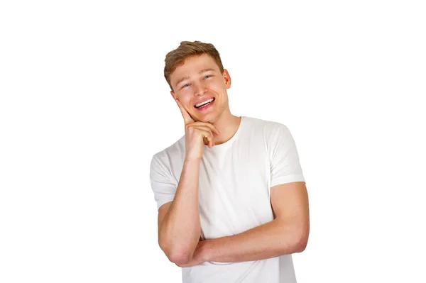Jonge man glimlachend en denken op witte achtergrond. — Stockfoto