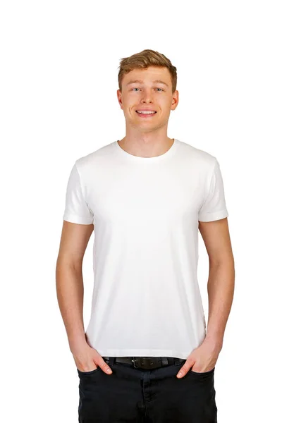 Junger Mann lächelt über weißem Hintergrund. — Stockfoto