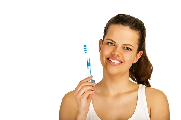 Giovane donna lavarsi i denti sopra sfondo bianco . — Foto Stock