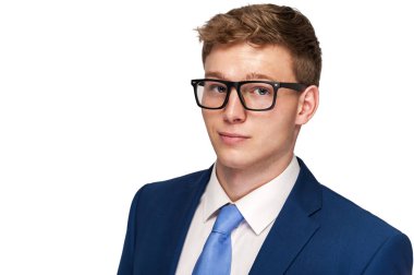 Beyaz zemin üzerinde mavi elbiseli iş adamı.