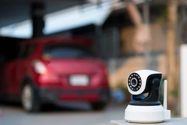 Câmera de segurança CCTV operando em casa . — Fotografia de Stock