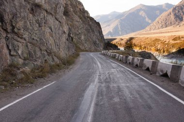 Dağlara giden yol.