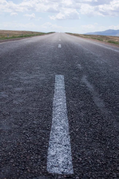 Autobahn Erstreckt Sich Den Bergen — Stockfoto