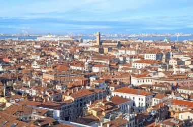 Hava güneşli Venedik görüntülemek