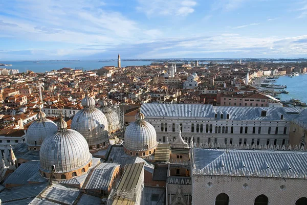 Uitzicht op Venetië vanaf tower — Stockfoto